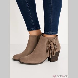 Fergalicious Womens Clover Closed Toe Ankle Fashion Boots Size 7.5 Zip Closure